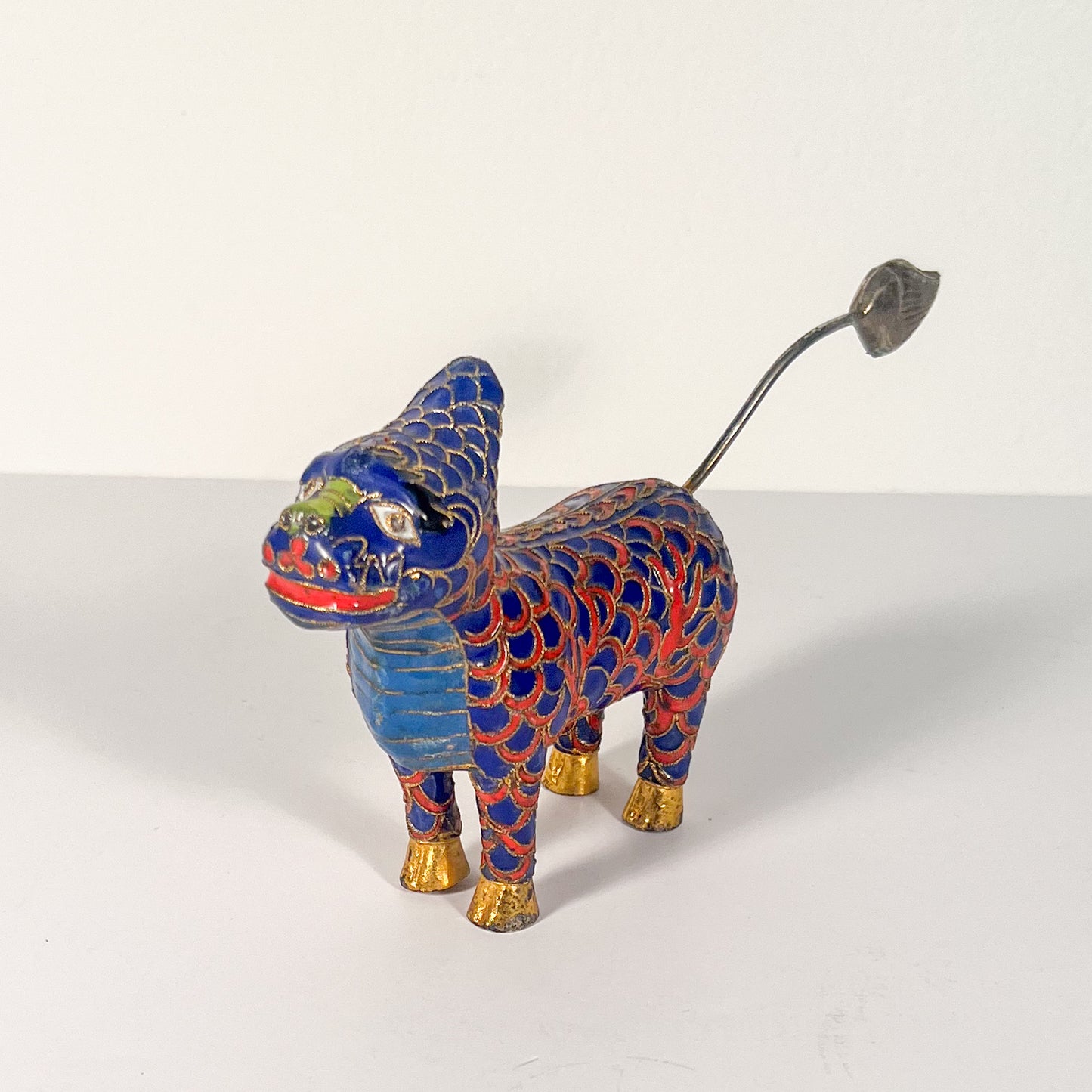 (24741) Enameled Blue and Red Foo Dog